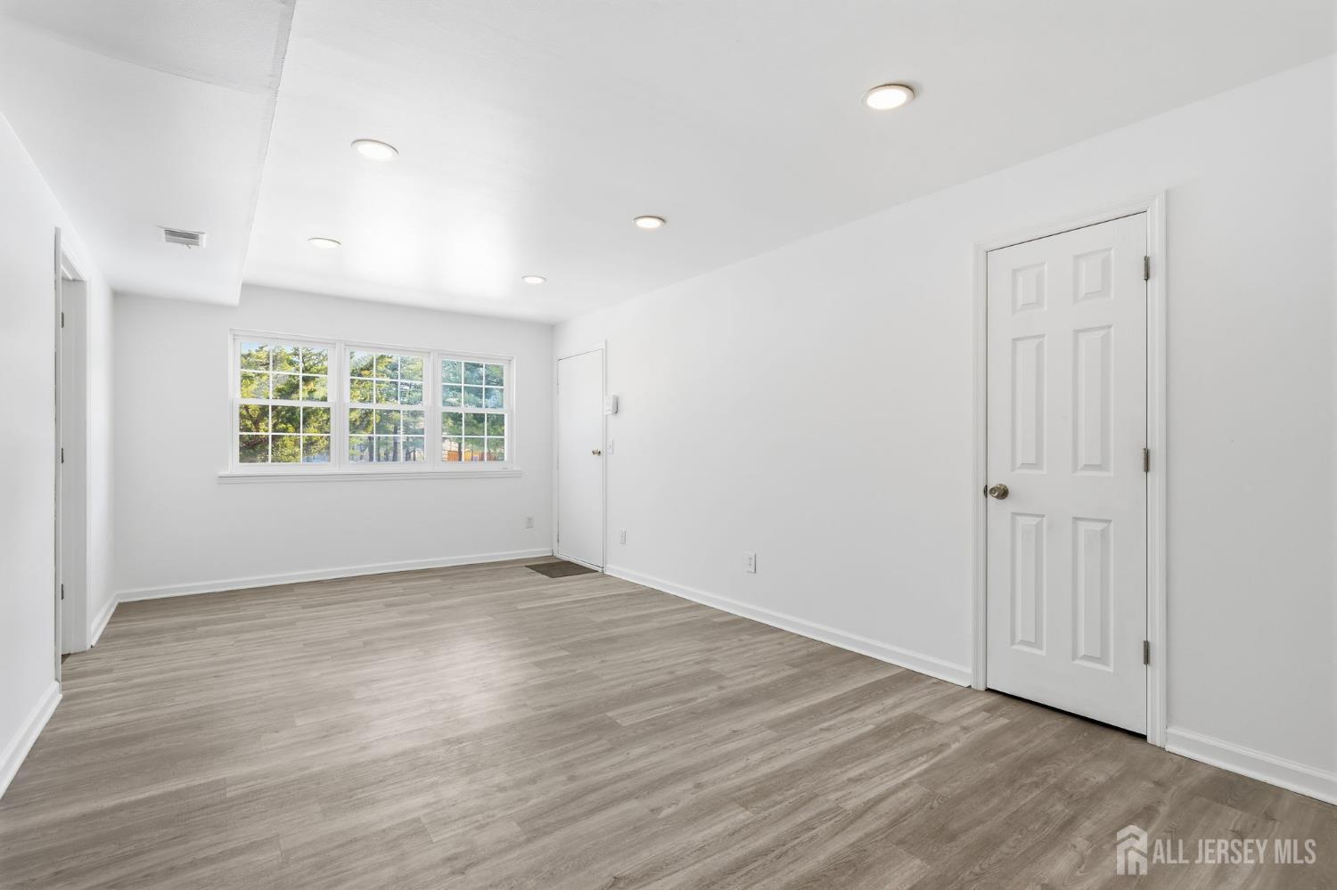 125 College Drive, Edison, NJ, 08817 125 College Drive, Edison, NJ, 08817