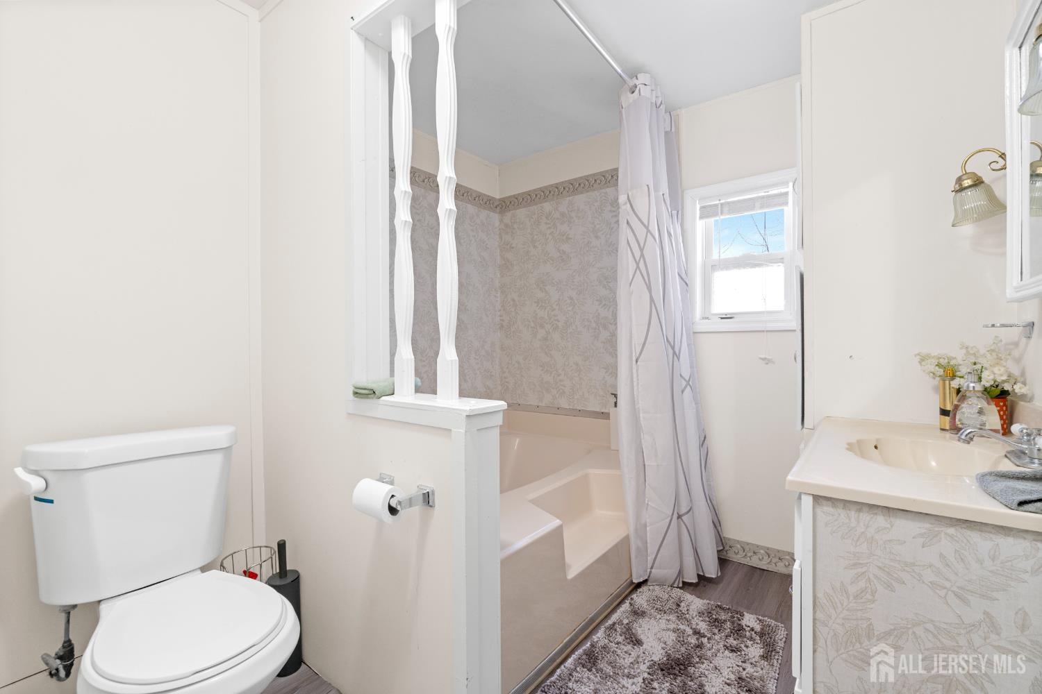 28 Dickens, North Brunswick, NJ, 08902