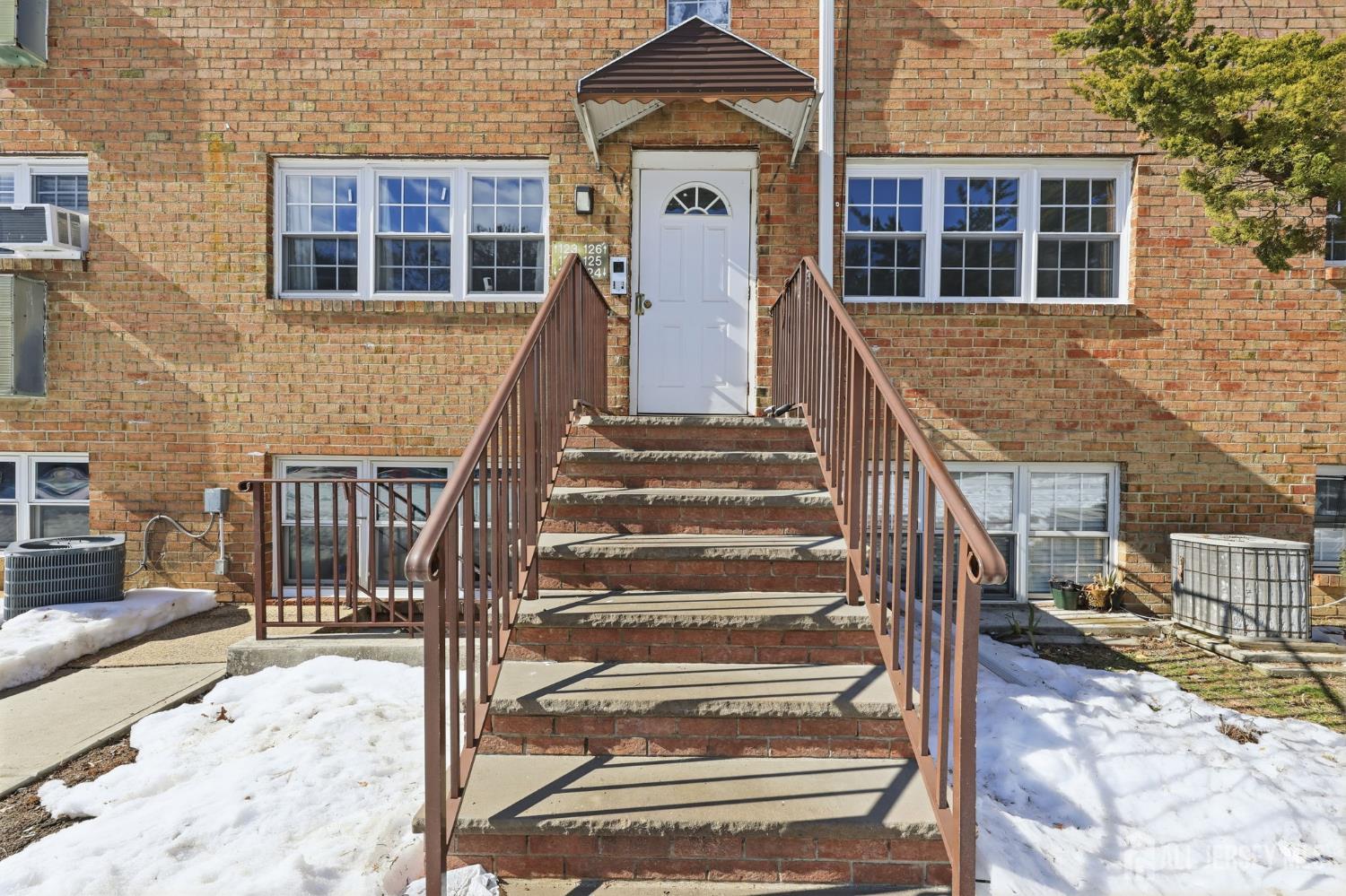 125 College Drive, Edison, NJ, 08817 125 College Drive, Edison, NJ, 08817