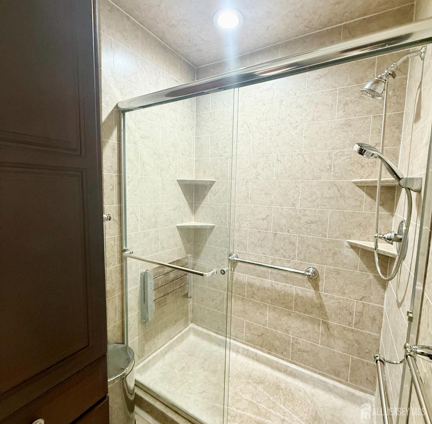 1 Carriage Place, Edison, NJ, 08820 1 Carriage Place, Edison, NJ, 08820