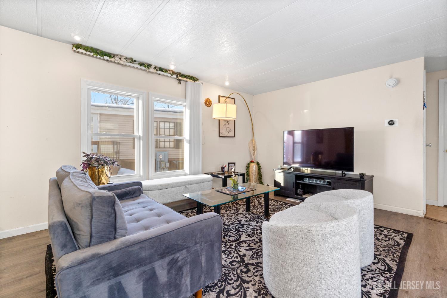 28 Dickens, North Brunswick, NJ, 08902