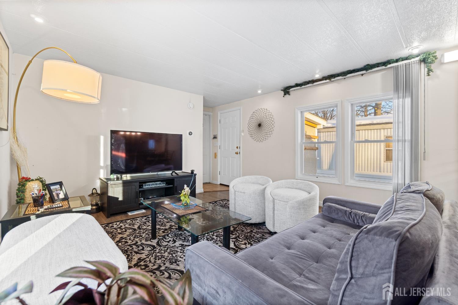 28 Dickens, North Brunswick, NJ, 08902