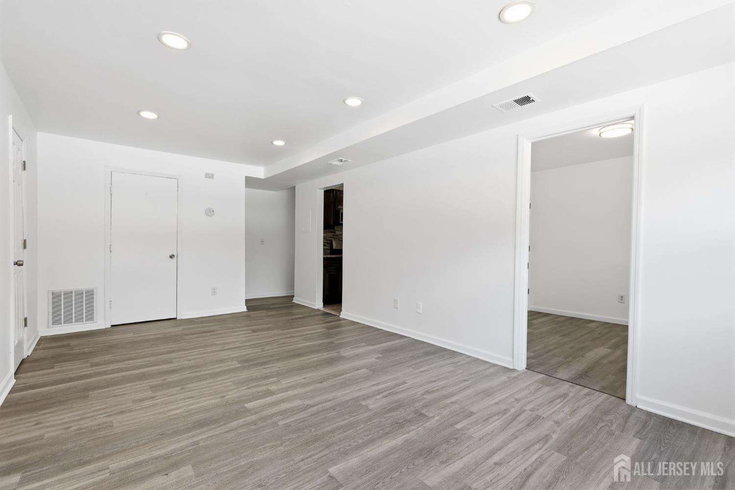 125 College Drive, Edison, NJ, 08817 125 College Drive, Edison, NJ, 08817