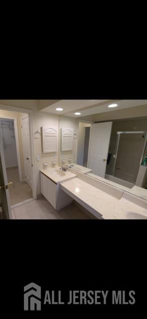 1008 Woodhaven Drive, Edison, NJ, 08817