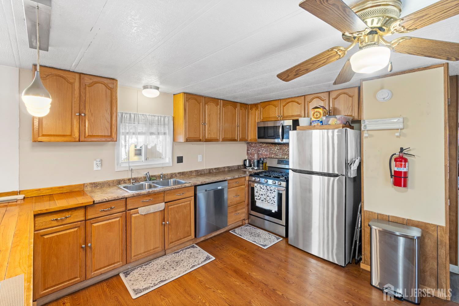 28 Dickens, North Brunswick, NJ, 08902