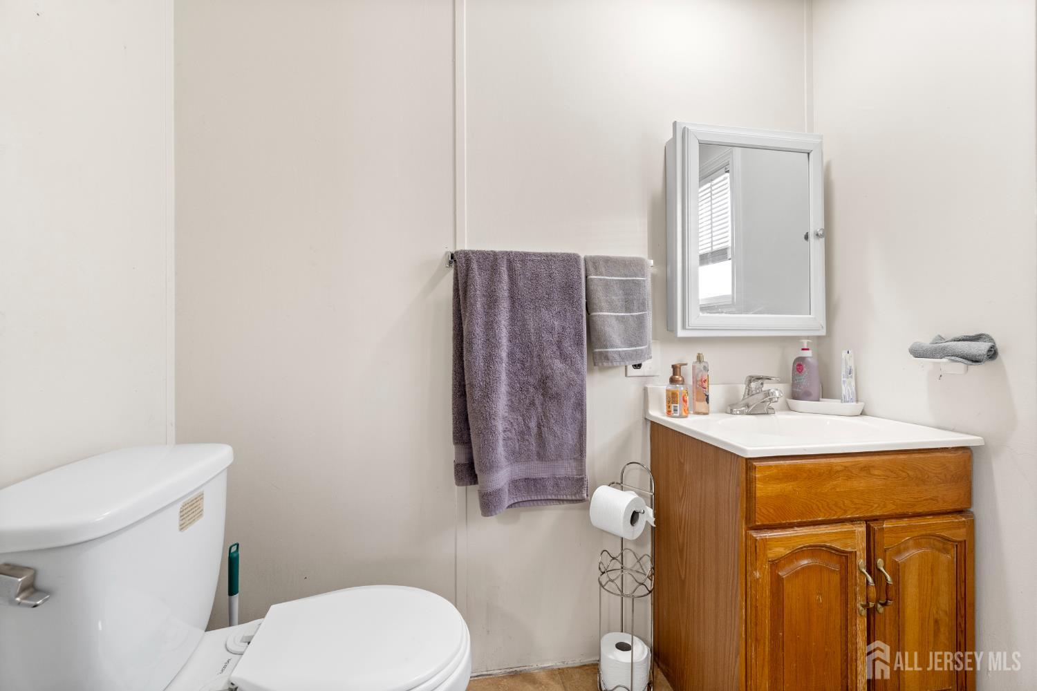 28 Dickens, North Brunswick, NJ, 08902