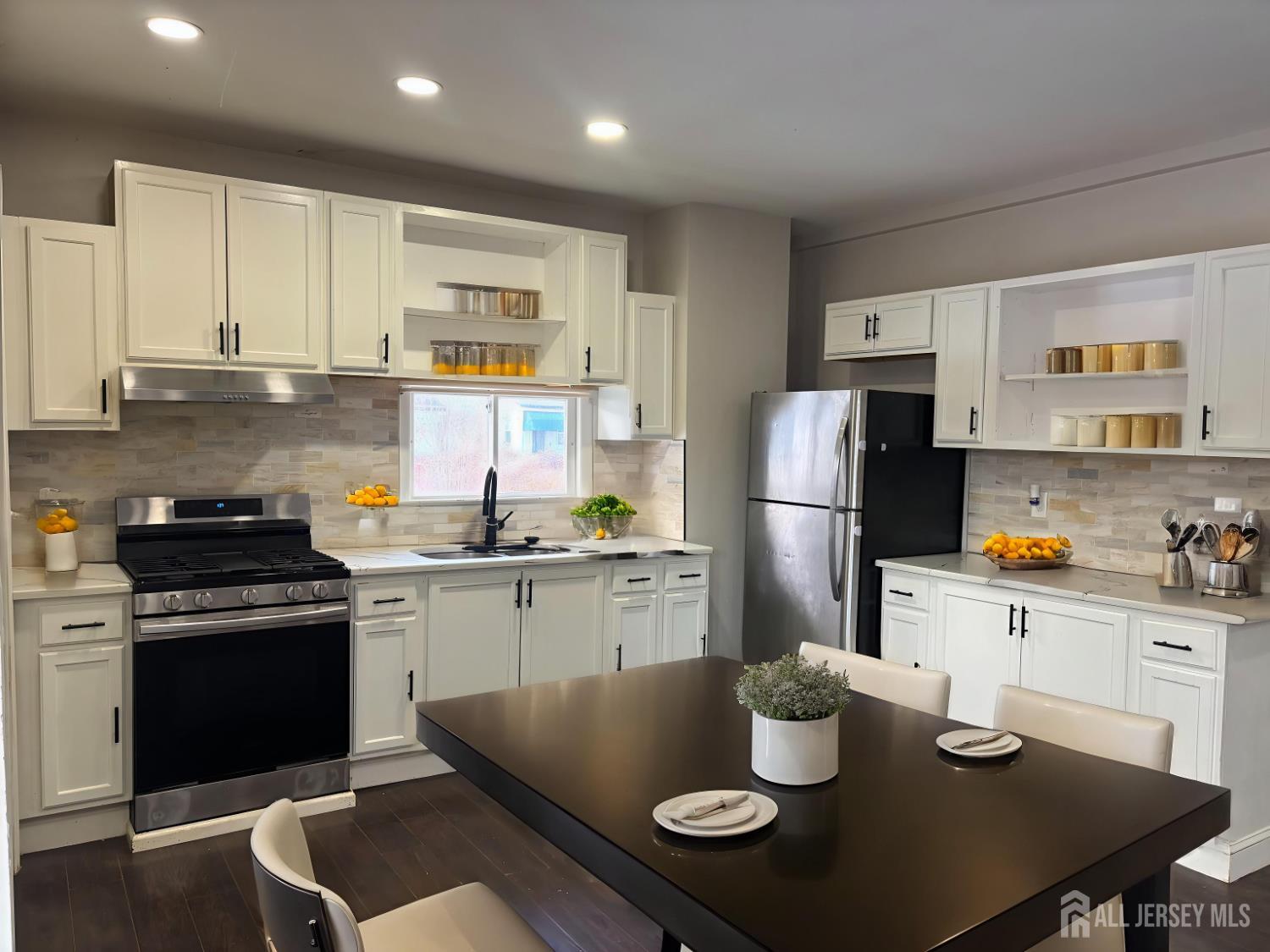 23 W Christoph, Trenton, NJ, 08618