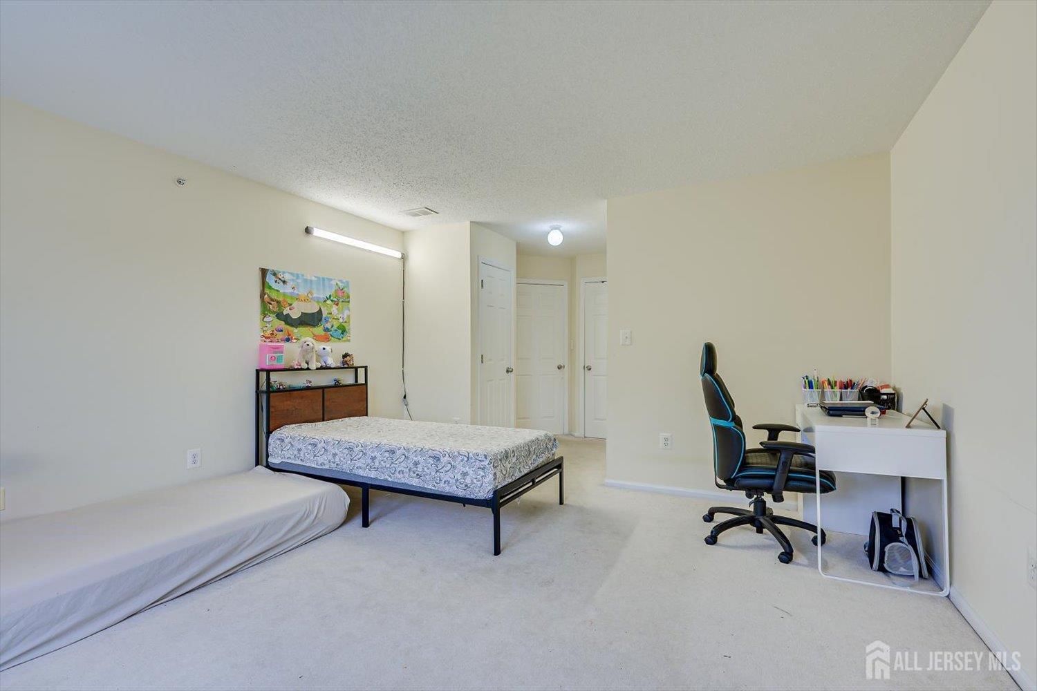 27 Edinburgh, Edison, NJ, 08820