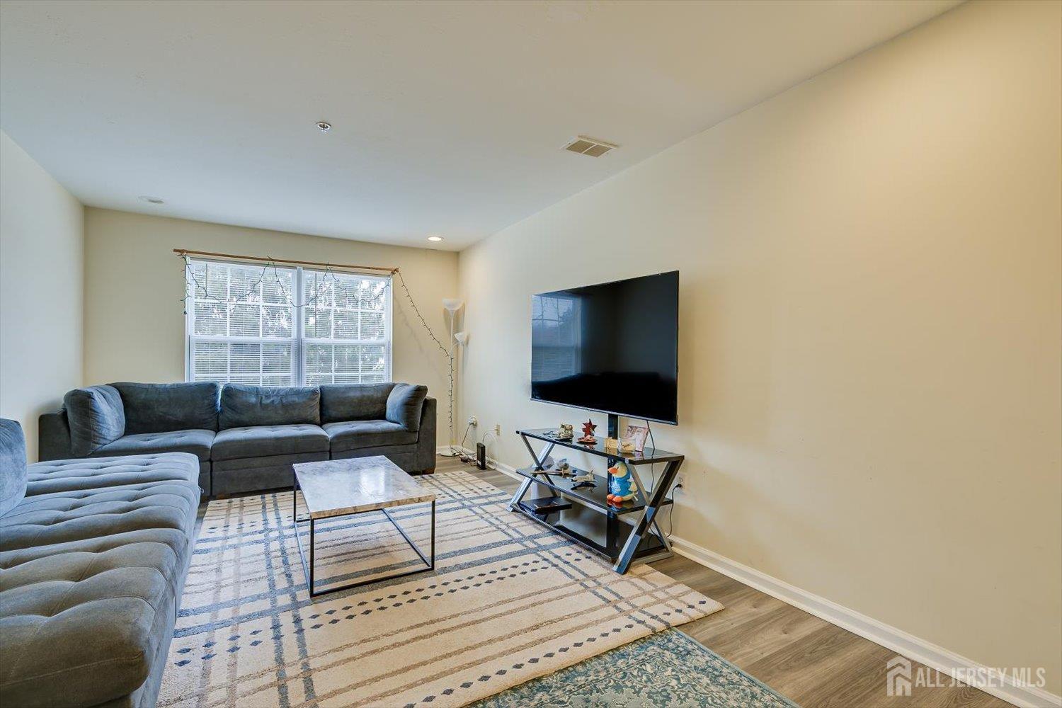 27 Edinburgh, Edison, NJ, 08820