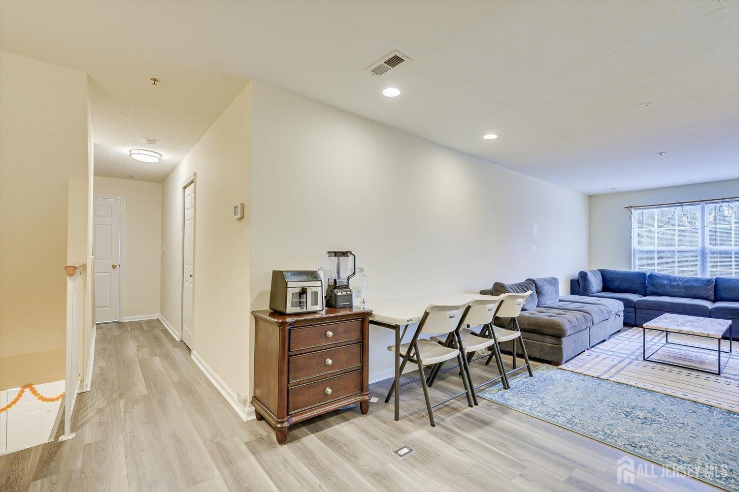 27 Edinburgh, Edison, NJ, 08820