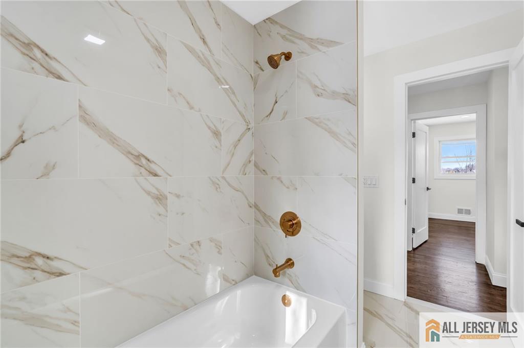 27 Sheppard, Edison, NJ, 08817