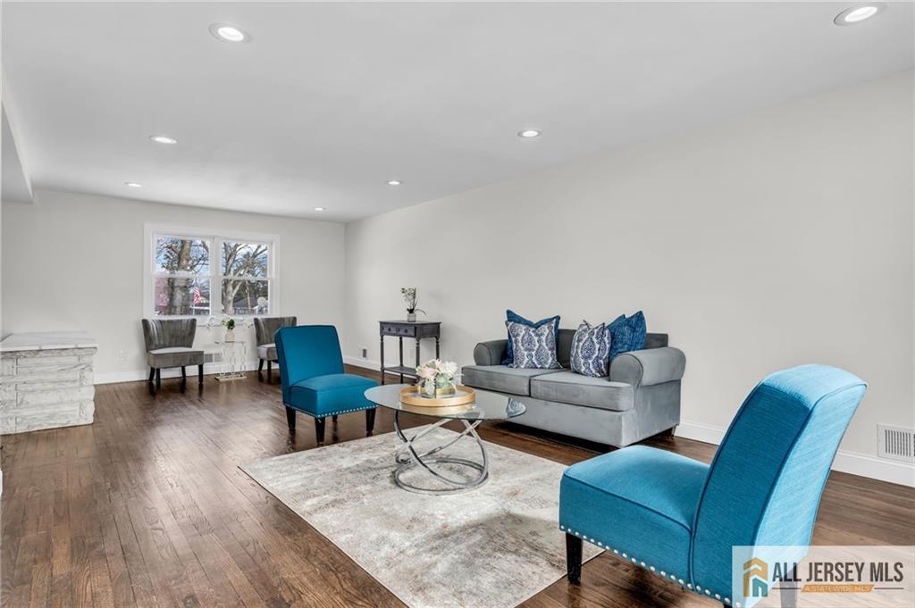 27 Sheppard, Edison, NJ, 08817