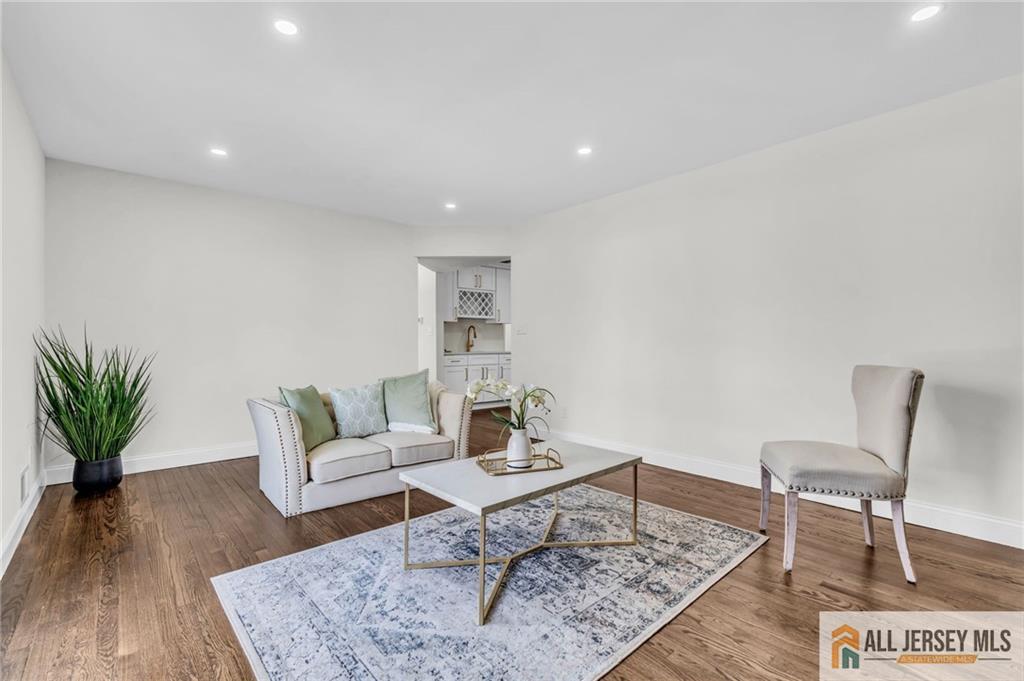 27 Sheppard, Edison, NJ, 08817