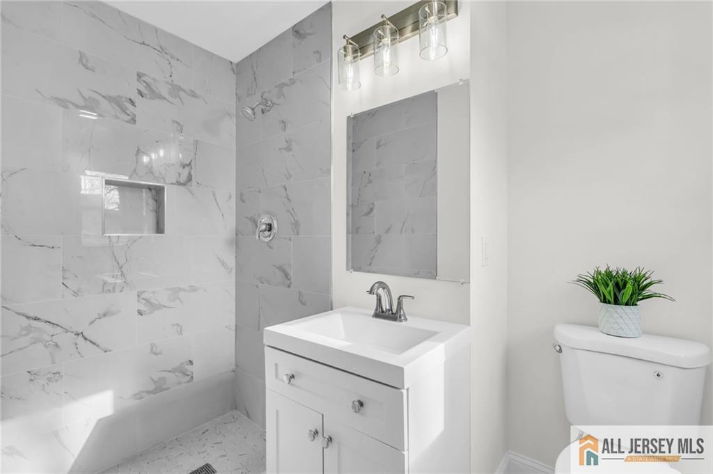 27 Sheppard, Edison, NJ, 08817