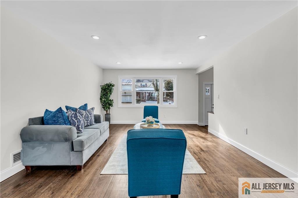 27 Sheppard, Edison, NJ, 08817