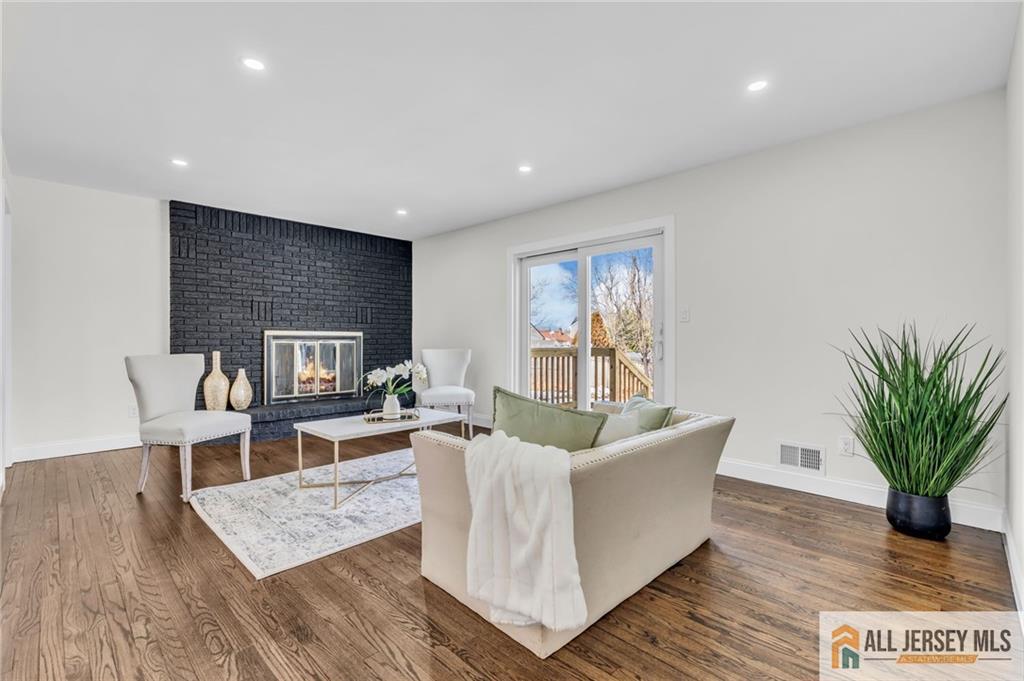 27 Sheppard, Edison, NJ, 08817