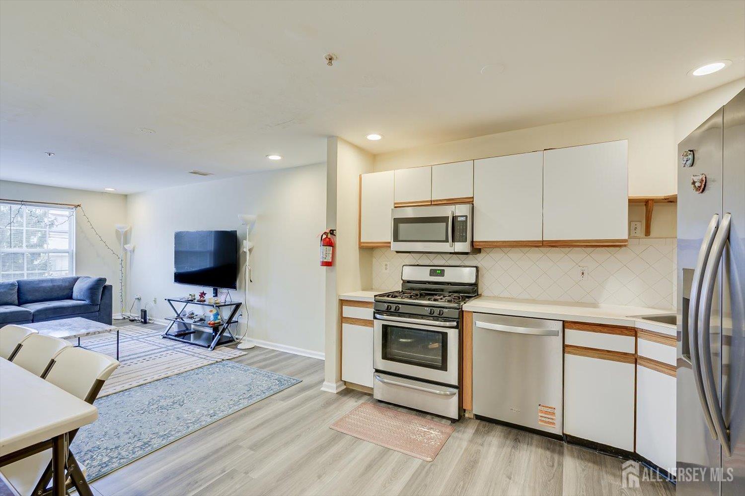 27 Edinburgh, Edison, NJ, 08820