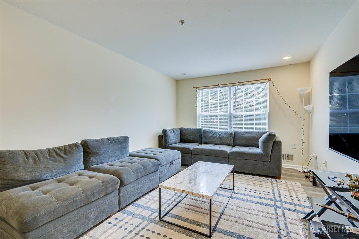 27 Edinburgh, Edison, NJ, 08820