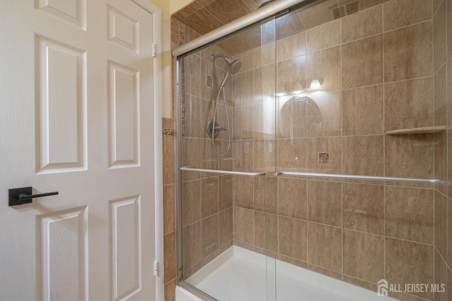 127 Oakmont, Edison, NJ, 08820