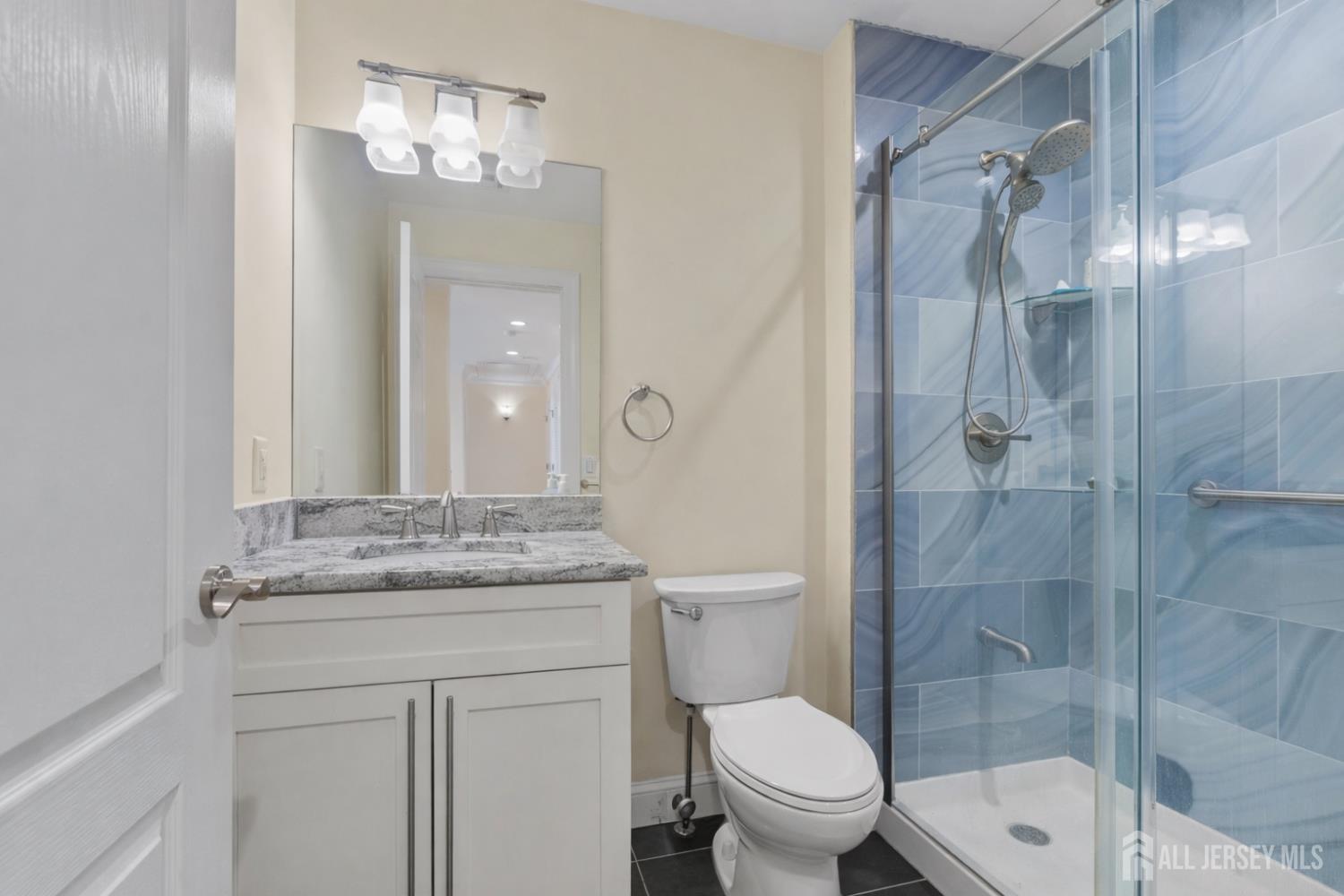 7 Dobson, Edison, NJ, 08817