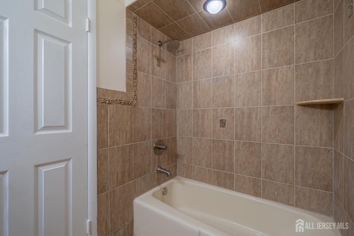 127 Oakmont, Edison, NJ, 08820