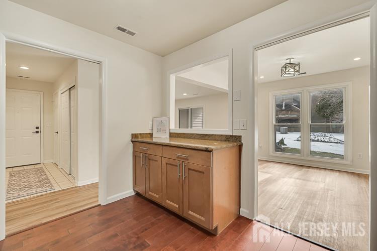 127 Oakmont, Edison, NJ, 08820