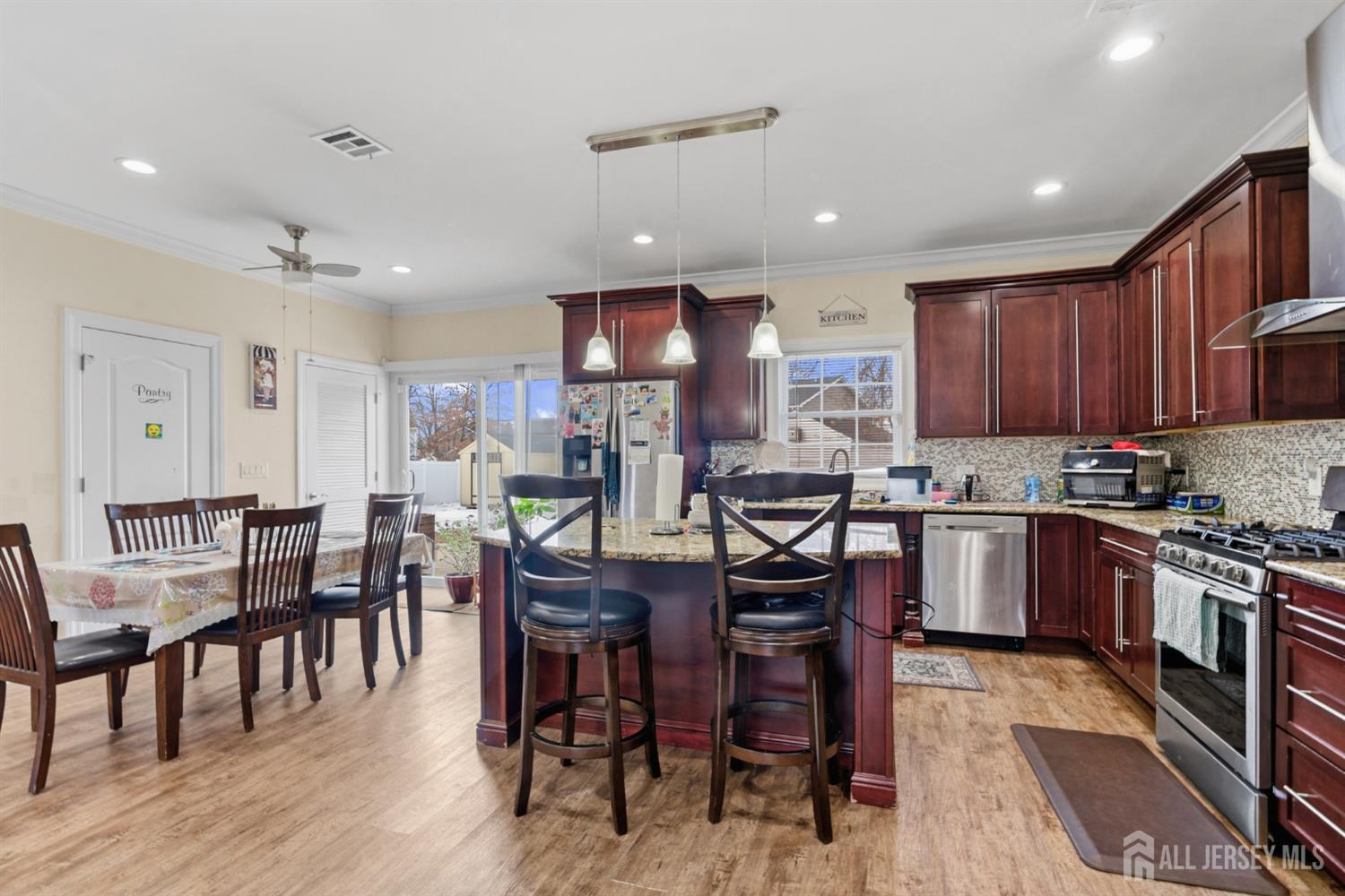 7 Dobson, Edison, NJ, 08817