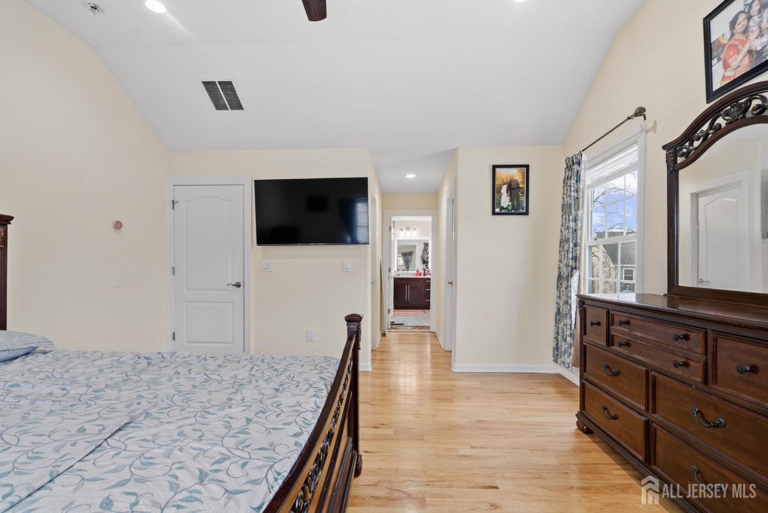 7 Dobson, Edison, NJ, 08817