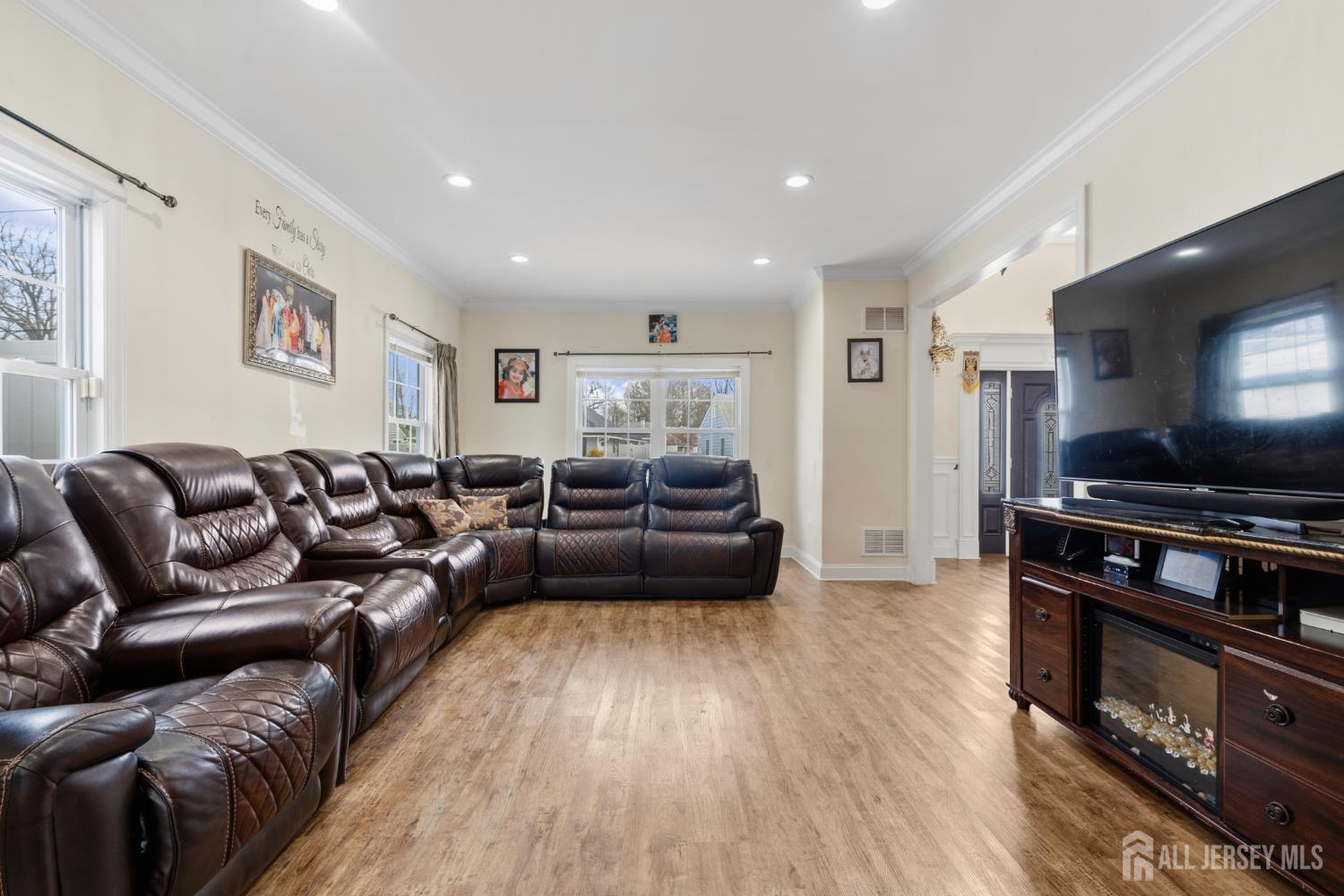 7 Dobson, Edison, NJ, 08817