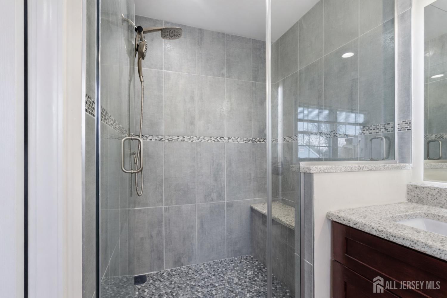 7 Dobson, Edison, NJ, 08817