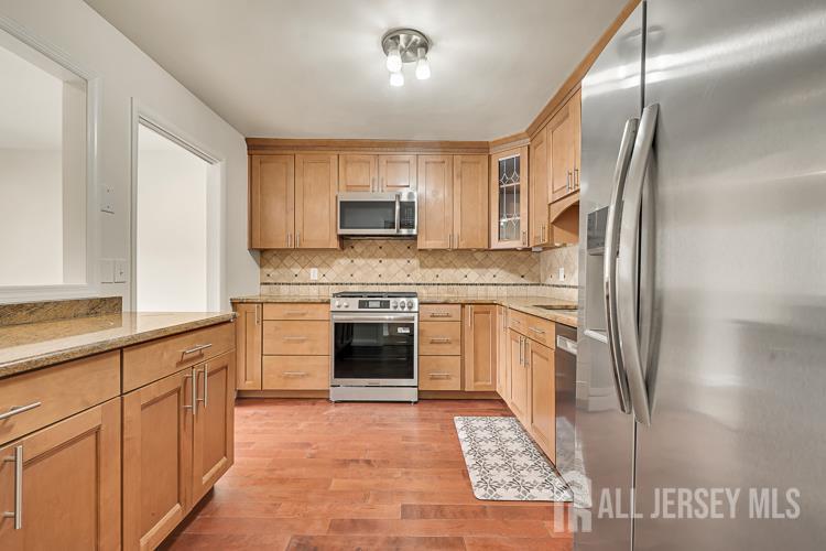 127 Oakmont, Edison, NJ, 08820