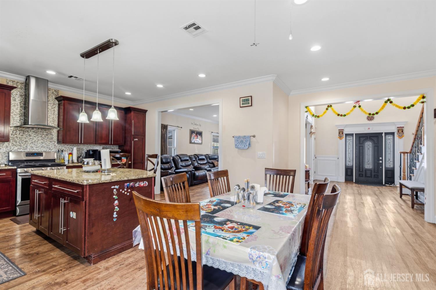 7 Dobson, Edison, NJ, 08817