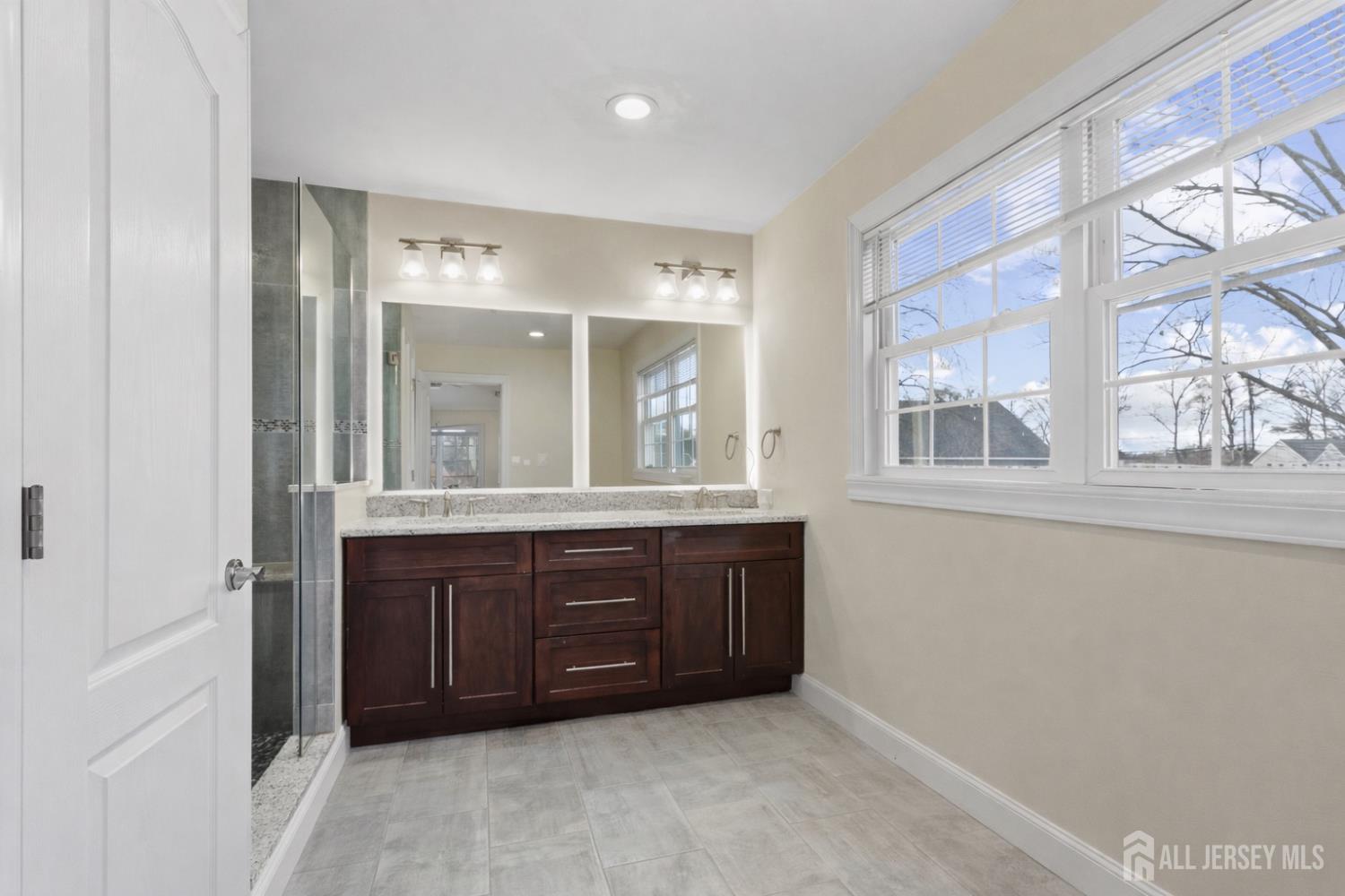 7 Dobson, Edison, NJ, 08817