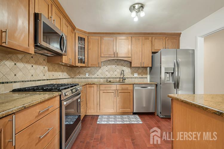 127 Oakmont, Edison, NJ, 08820