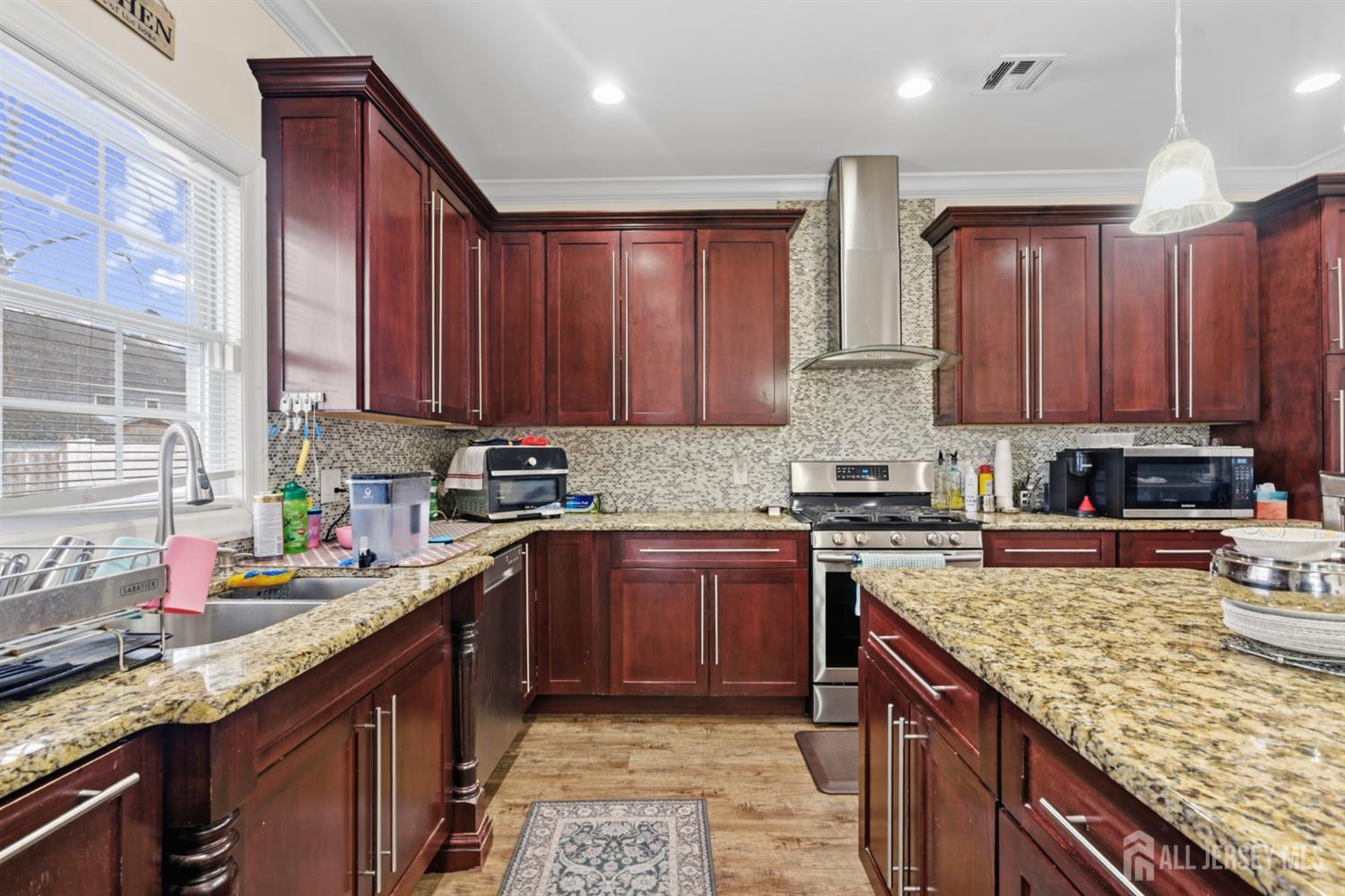 7 Dobson, Edison, NJ, 08817