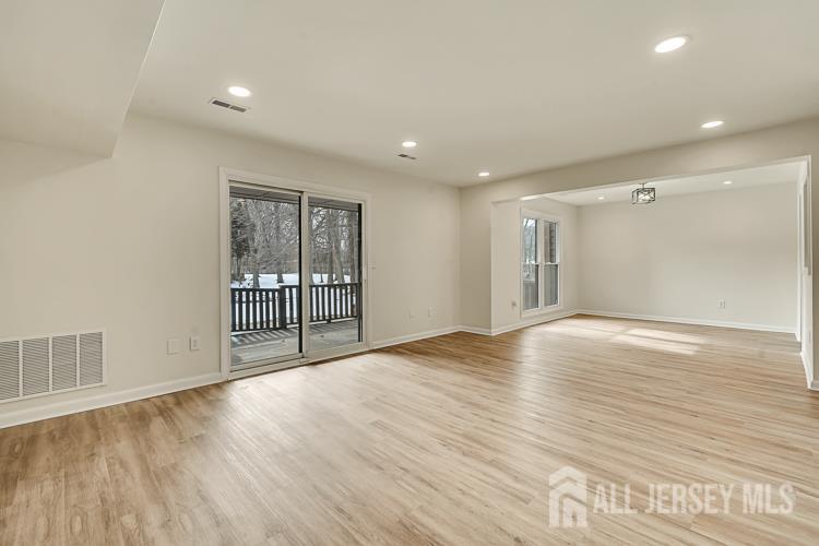 127 Oakmont, Edison, NJ, 08820