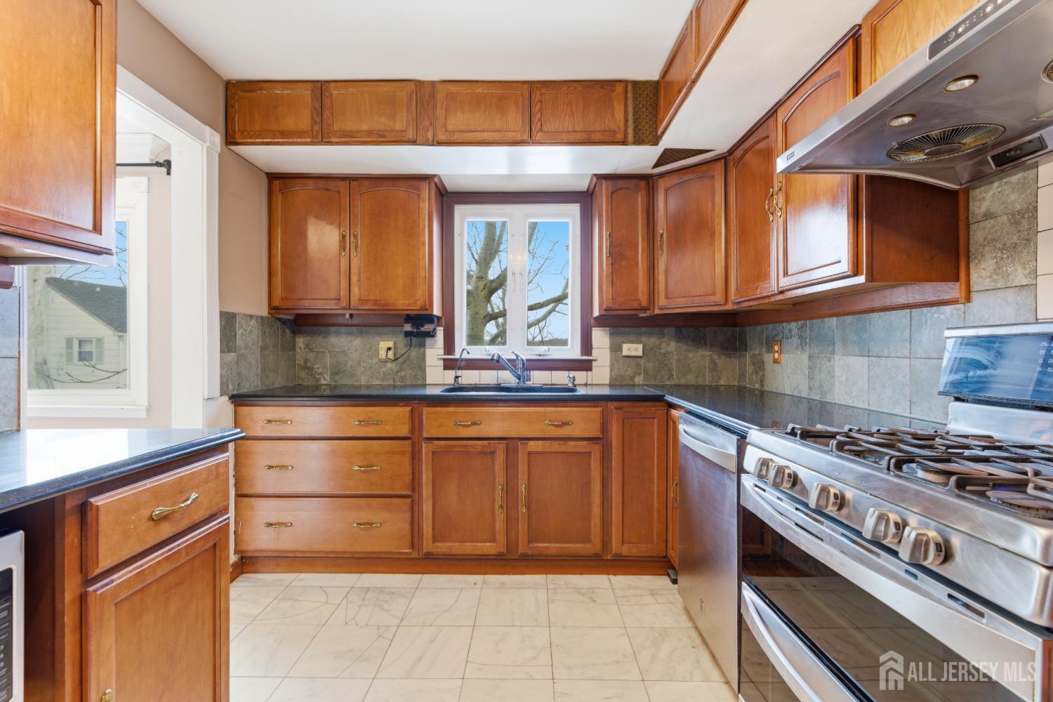 6 Cherry, Edison, NJ, 08817