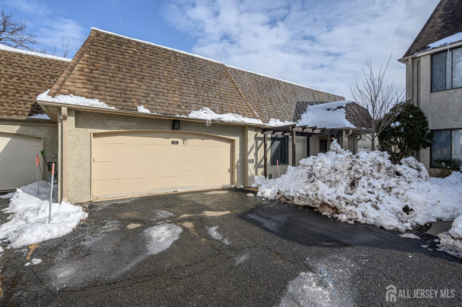 Photo of 35 Carriage Place, Edison NJ