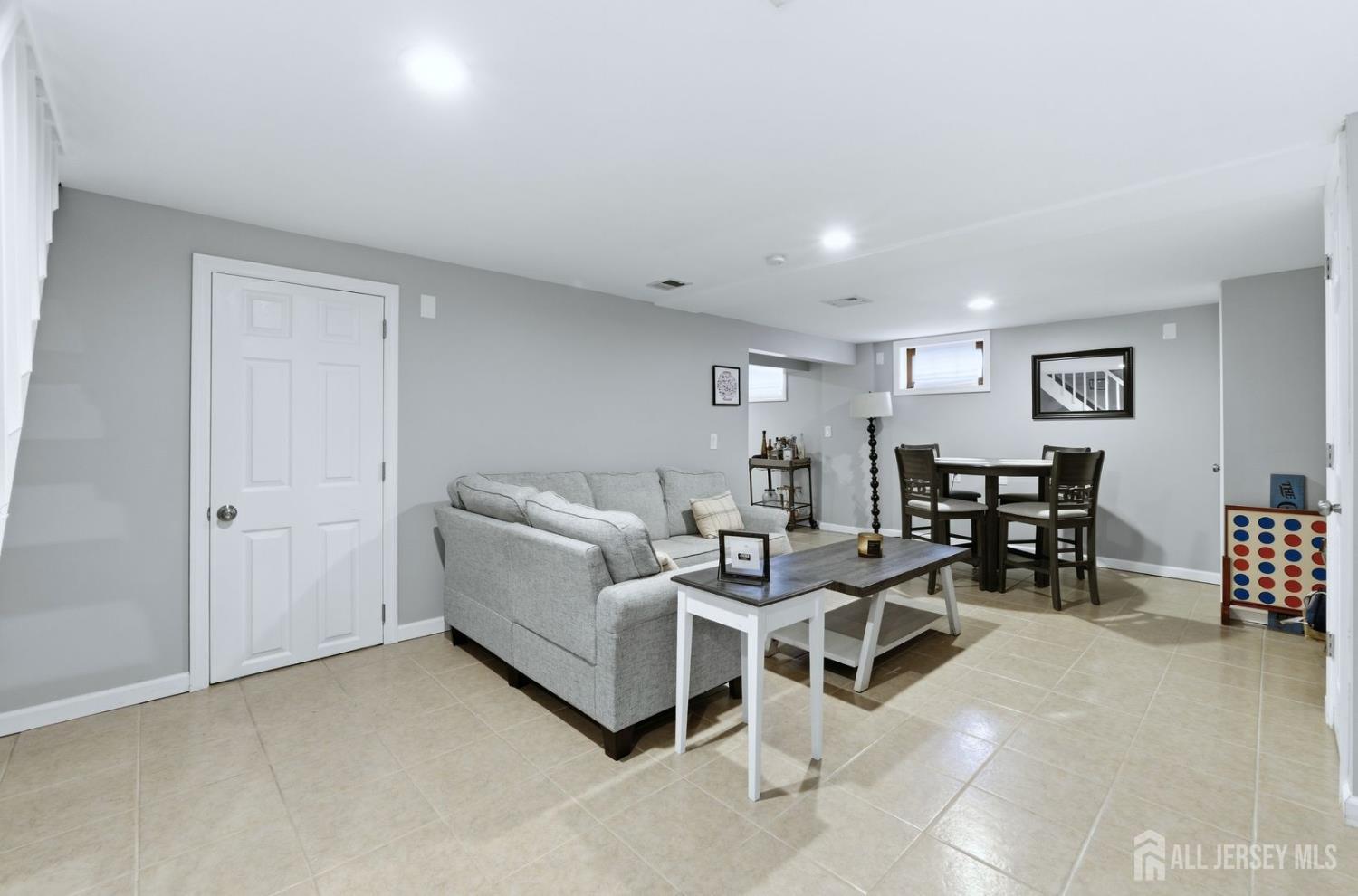 53 Jordan, Colonia, NJ, 07067