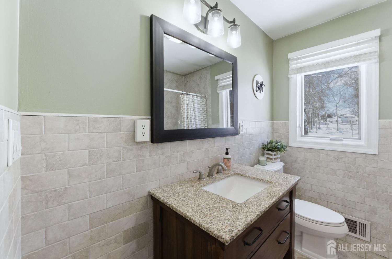 53 Jordan, Colonia, NJ, 07067