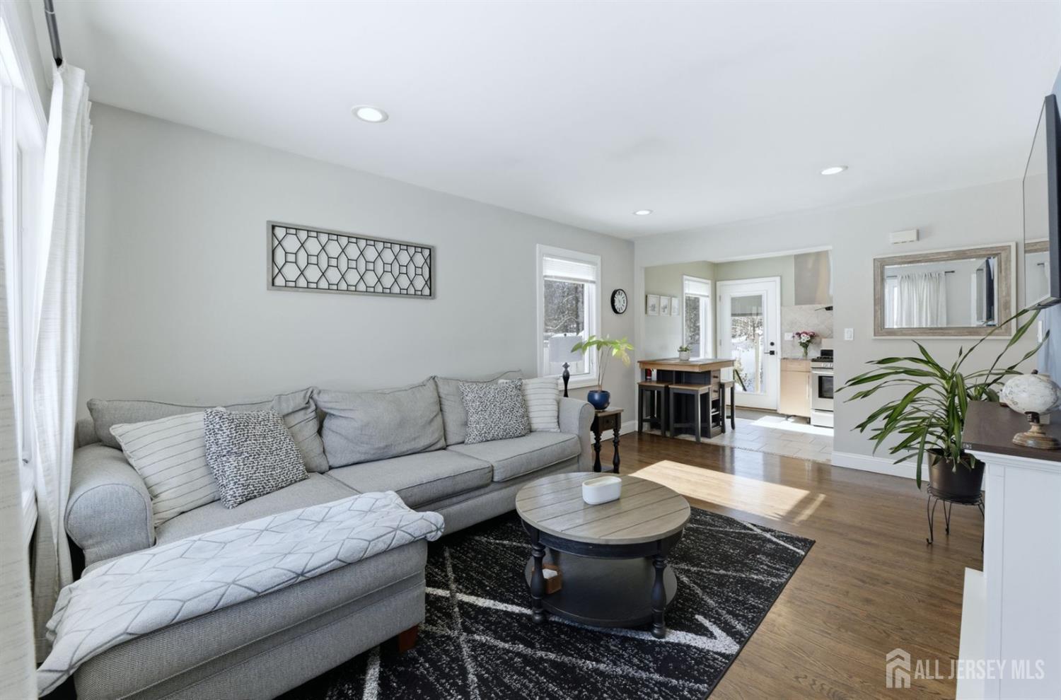 53 Jordan, Colonia, NJ, 07067