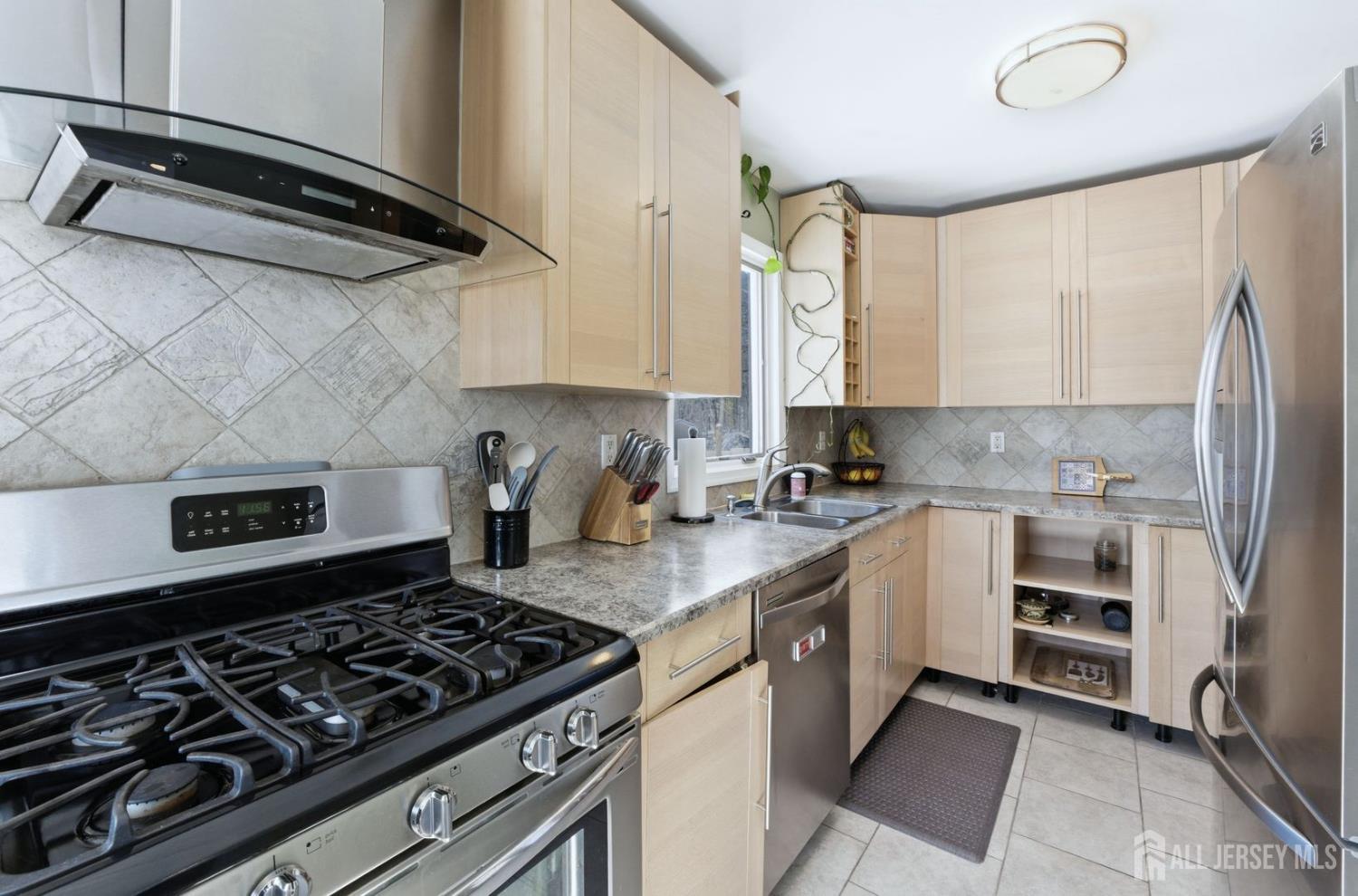 53 Jordan, Colonia, NJ, 07067