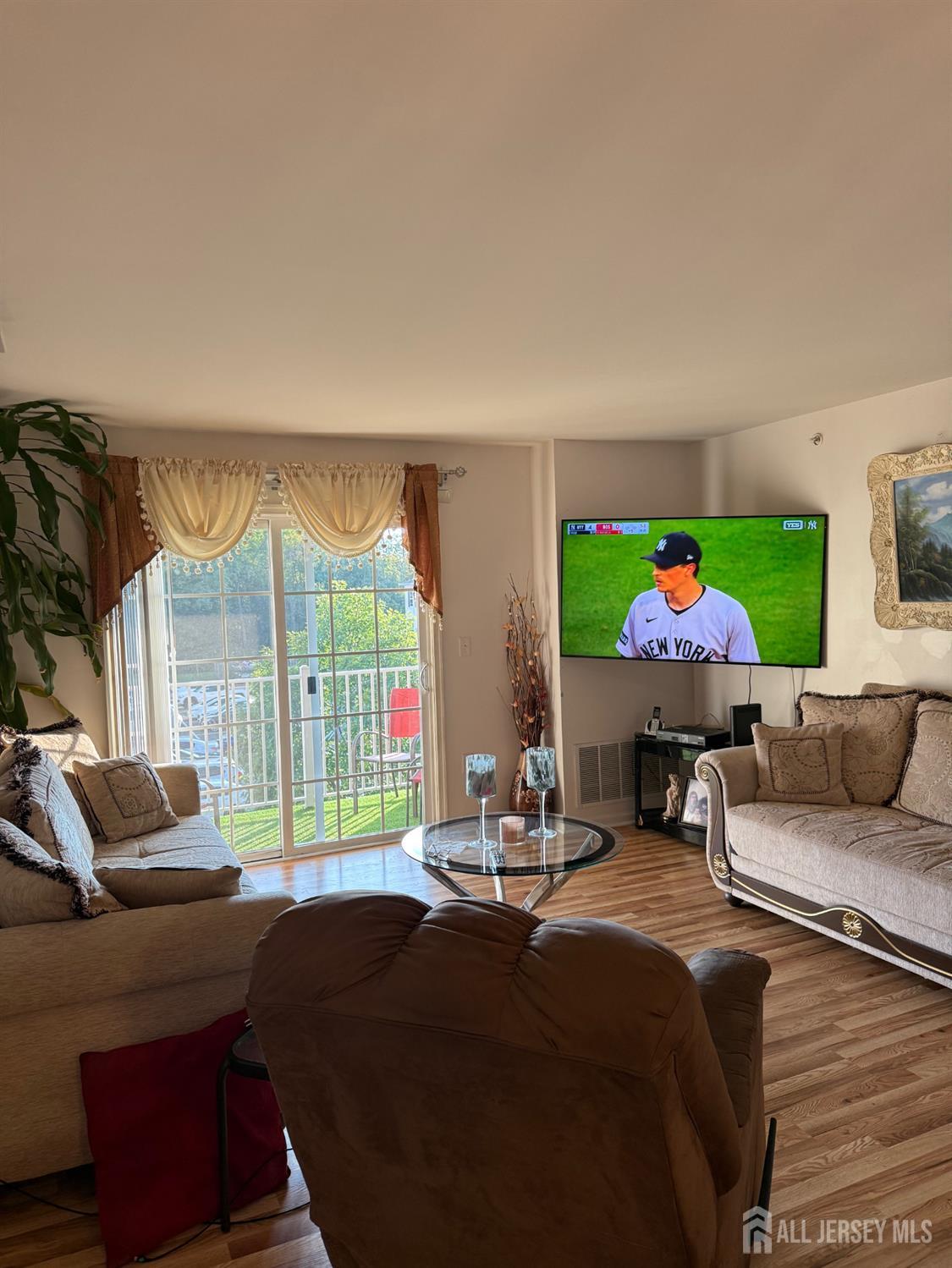 Photo of 1035 Dogwood Court 1035