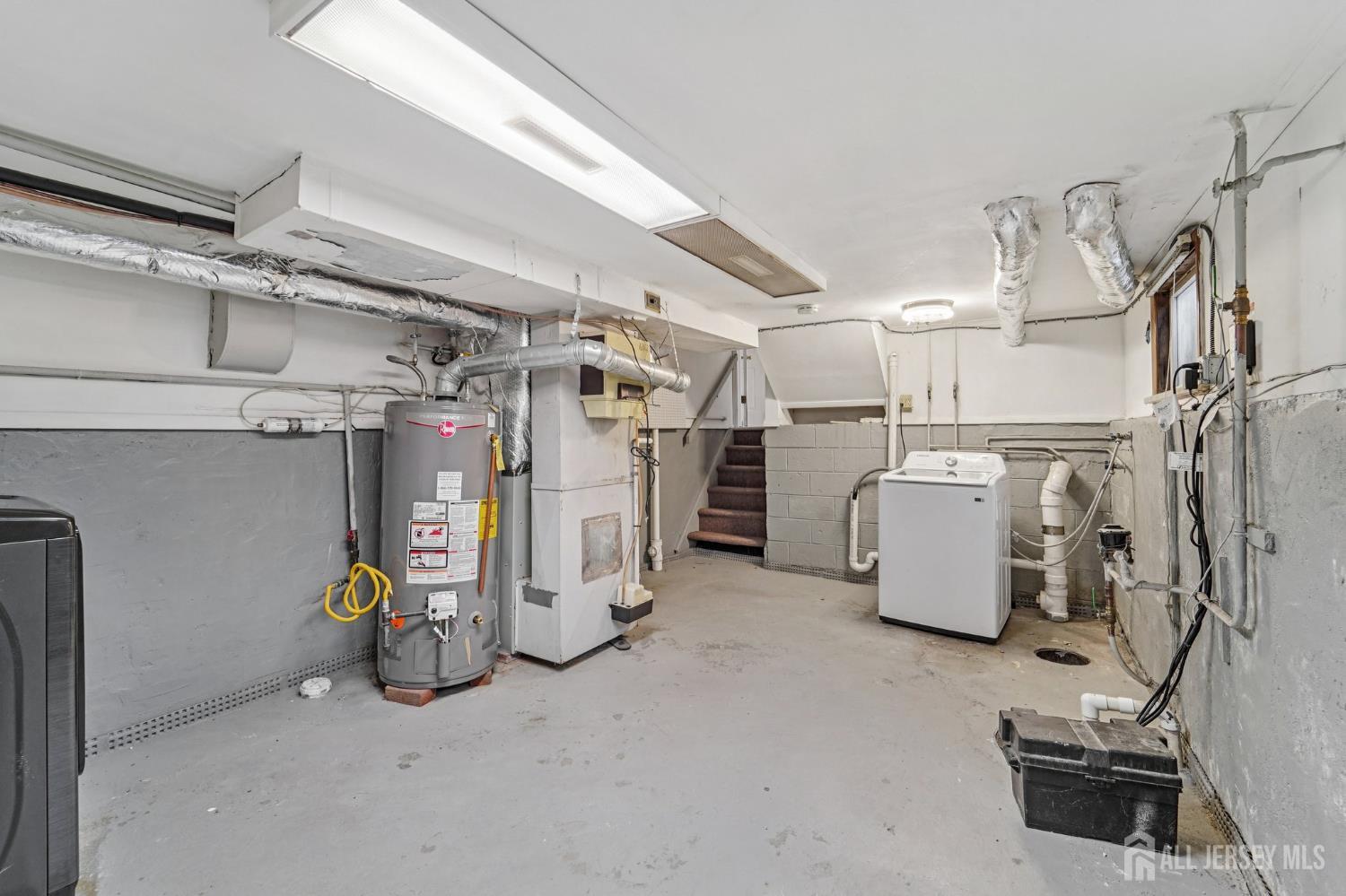 Photo of 32 Waverly Dr West Drive