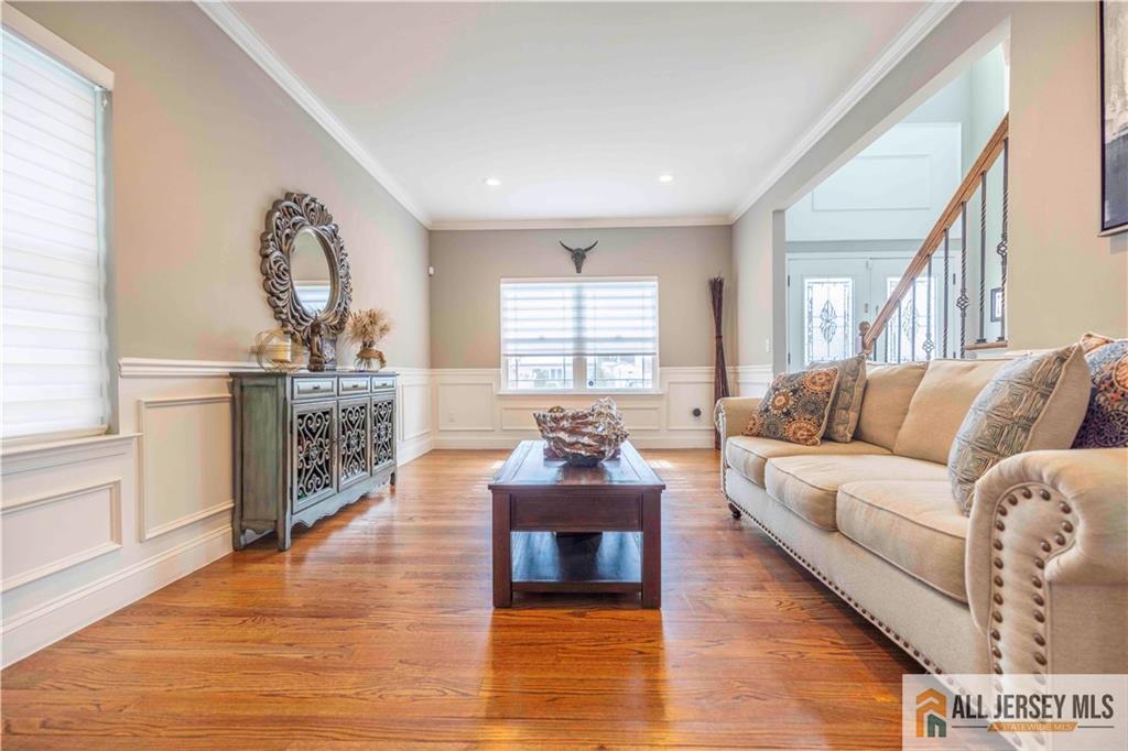 628 New Dover, Colonia, NJ, 07067