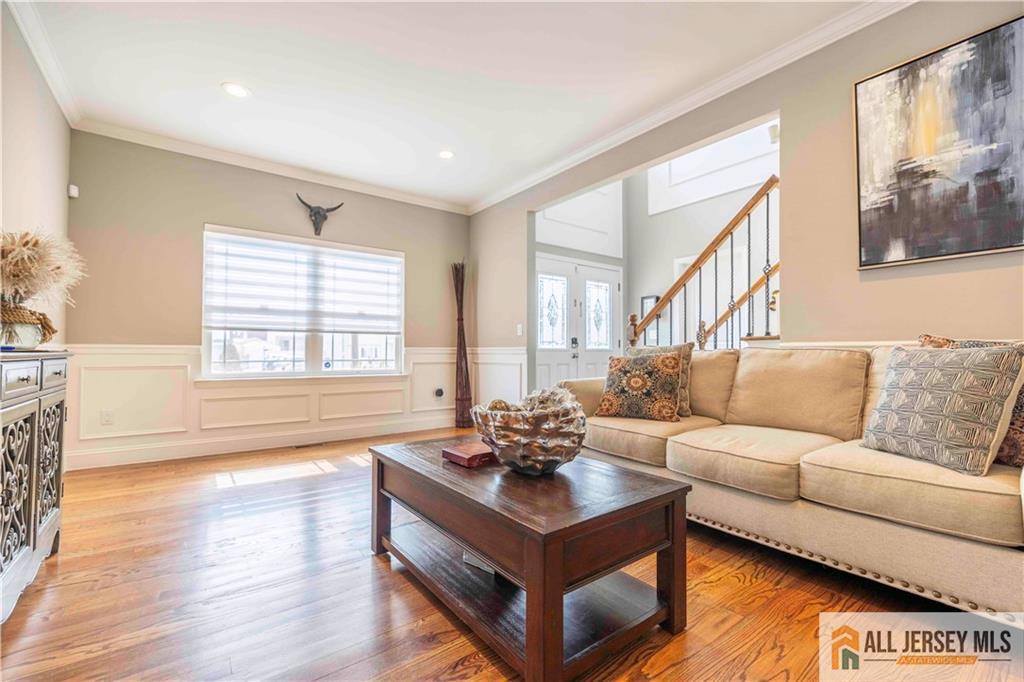 628 New Dover, Colonia, NJ, 07067