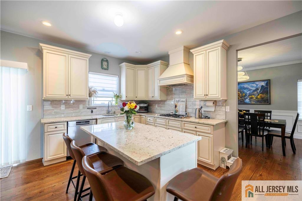 628 New Dover, Colonia, NJ, 07067