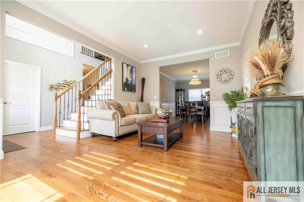 628 New Dover, Colonia, NJ, 07067