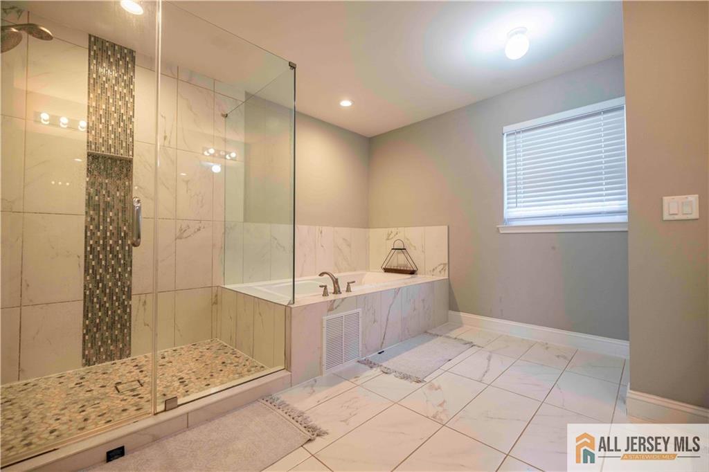 628 New Dover, Colonia, NJ, 07067