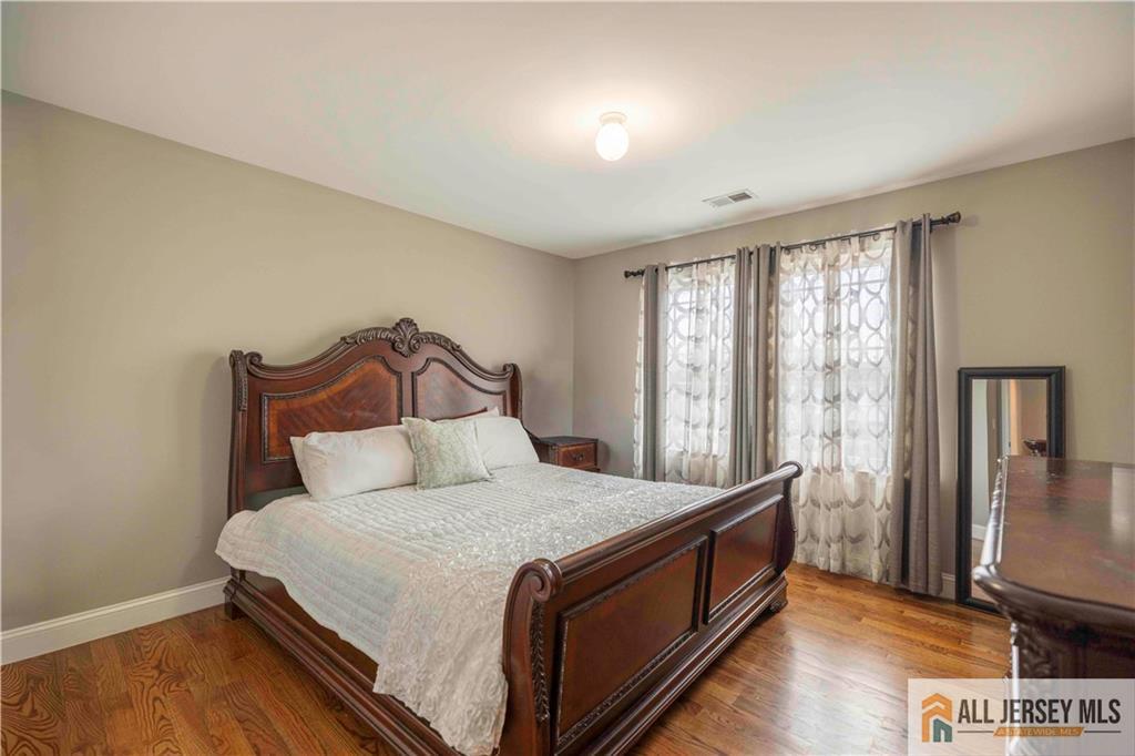 628 New Dover, Colonia, NJ, 07067